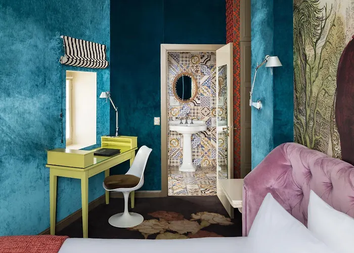 Hotel Du Petit Moulin, Haute Couture Hotel By Lacroix Parijs