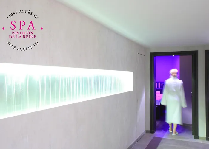 Hotel Du Petit Moulin, Haute Couture Hotel By Lacroix Parijs